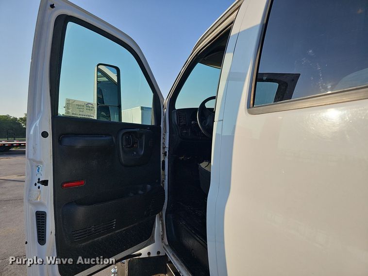 image for item DO2812 2005 Chevrolet C4500  Crew Cab flatbed truck