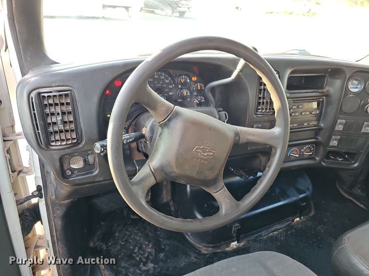 image for item DO2812 2005 Chevrolet C4500  Crew Cab flatbed truck