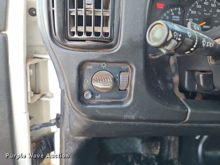 image for item DO2812 2005 Chevrolet C4500  Crew Cab flatbed truck