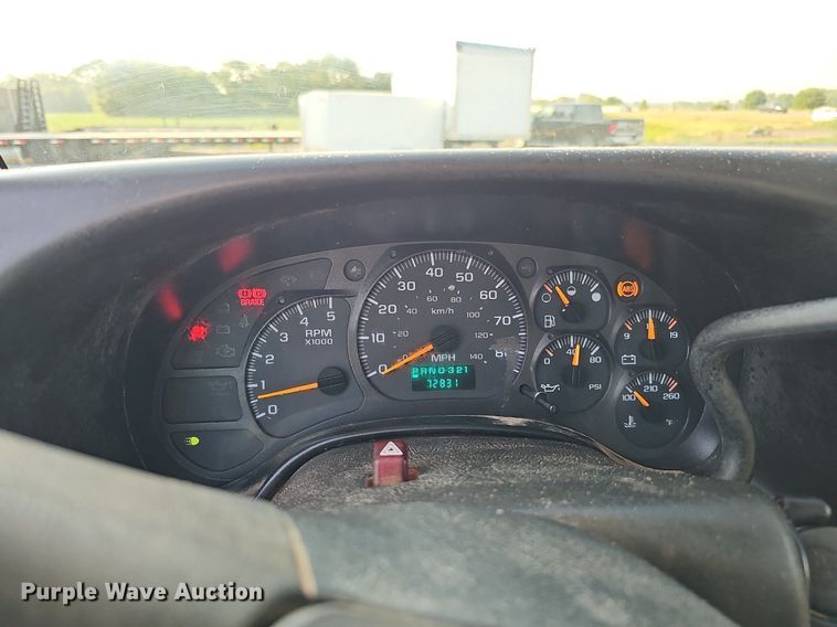 image for item DO2812 2005 Chevrolet C4500  Crew Cab flatbed truck