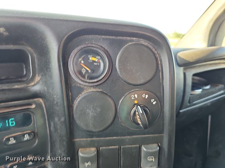 image for item DO2812 2005 Chevrolet C4500  Crew Cab flatbed truck