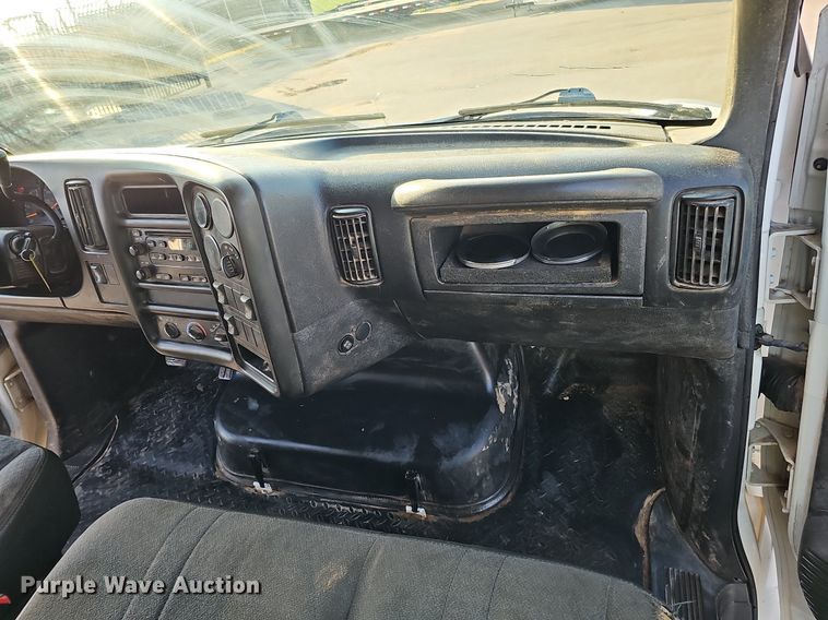 image for item DO2812 2005 Chevrolet C4500  Crew Cab flatbed truck