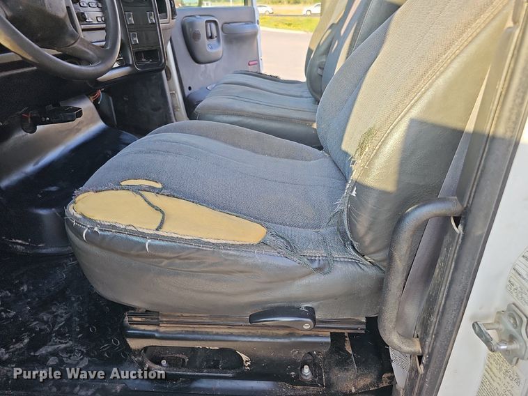 image for item DO2812 2005 Chevrolet C4500  Crew Cab flatbed truck