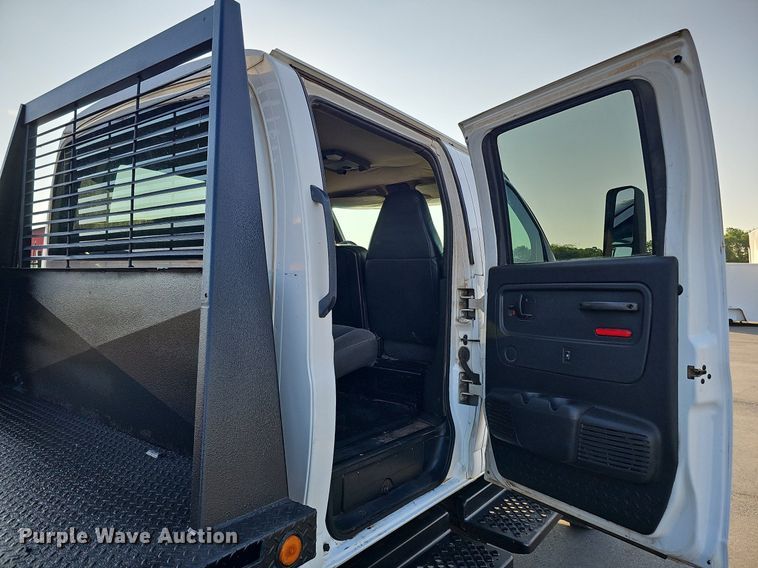 image for item DO2812 2005 Chevrolet C4500  Crew Cab flatbed truck