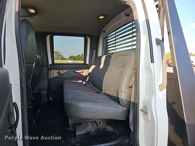 image for item DO2812 2005 Chevrolet C4500  Crew Cab flatbed truck