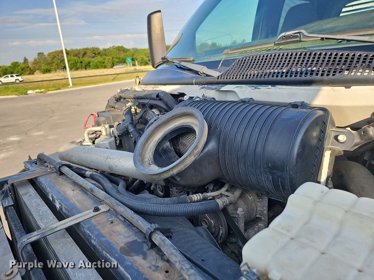 image for item DO2812 2005 Chevrolet C4500  Crew Cab flatbed truck