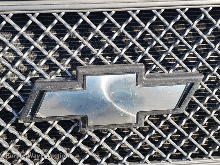 image for item DO2812 2005 Chevrolet C4500  Crew Cab flatbed truck