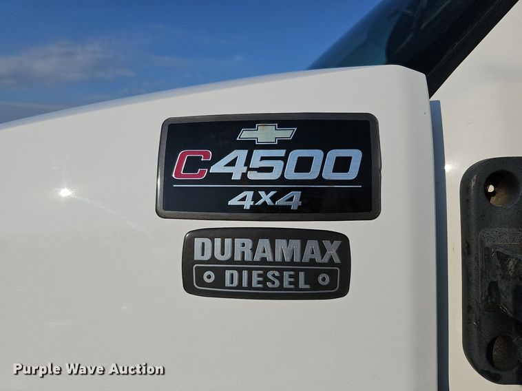 image for item DO2812 2005 Chevrolet C4500  Crew Cab flatbed truck