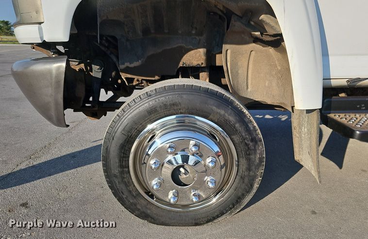 image for item DO2812 2005 Chevrolet C4500  Crew Cab flatbed truck