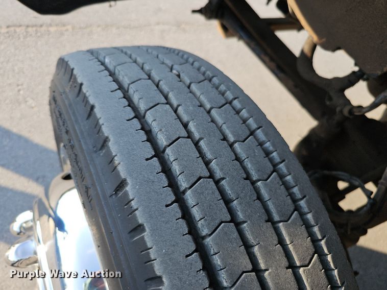 image for item DO2812 2005 Chevrolet C4500  Crew Cab flatbed truck