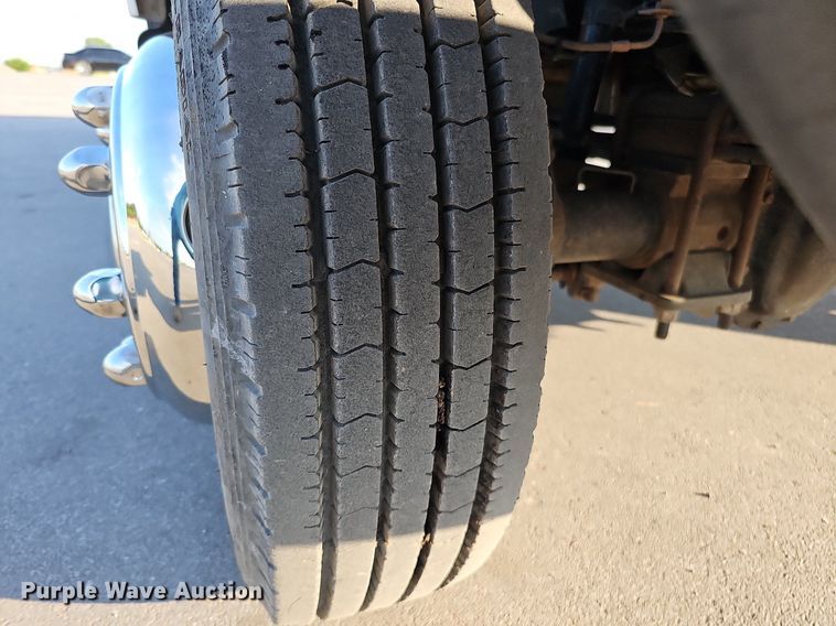 image for item DO2812 2005 Chevrolet C4500  Crew Cab flatbed truck