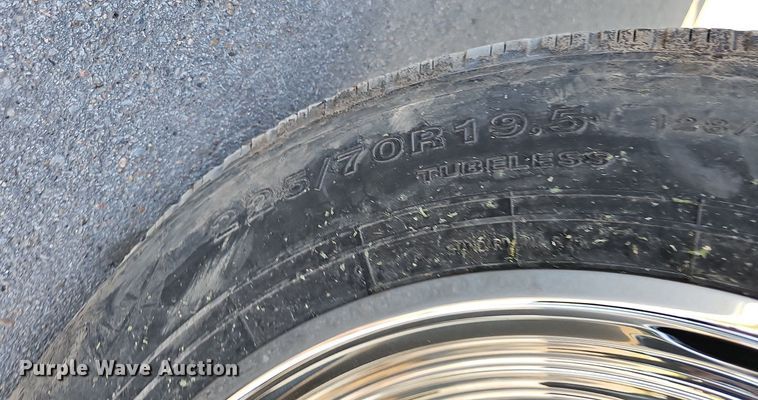 image for item DO2812 2005 Chevrolet C4500  Crew Cab flatbed truck