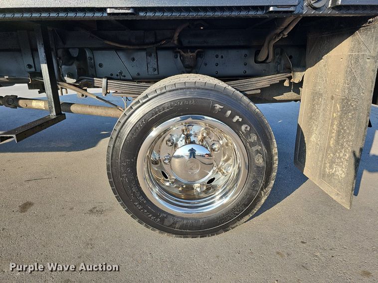 image for item DO2812 2005 Chevrolet C4500  Crew Cab flatbed truck