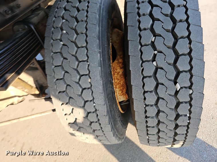 image for item DO2812 2005 Chevrolet C4500  Crew Cab flatbed truck