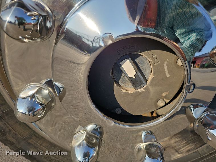 image for item DO2812 2005 Chevrolet C4500  Crew Cab flatbed truck