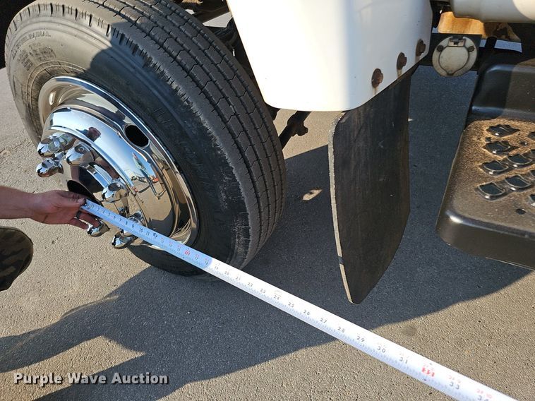 image for item DO2812 2005 Chevrolet C4500  Crew Cab flatbed truck