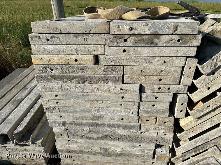 image for item DO5034 4' concrete forms