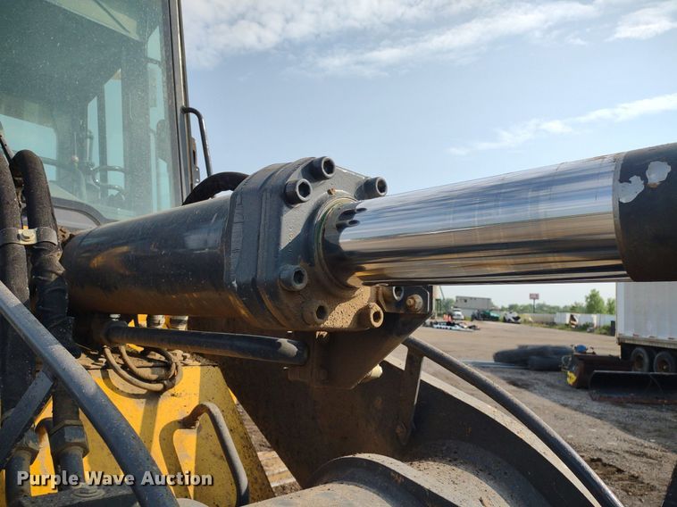 image for item DO5036 2012 John Deere 755k  track loader