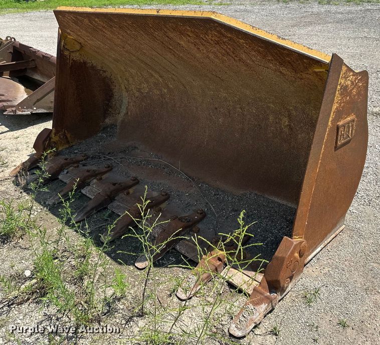 image for item DO5041 Caterpillar 953  loader bucket