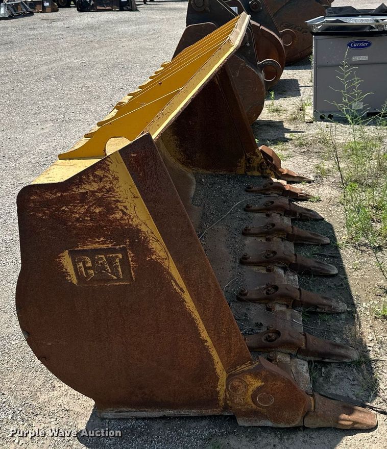 image for item DO5041 Caterpillar 953  loader bucket