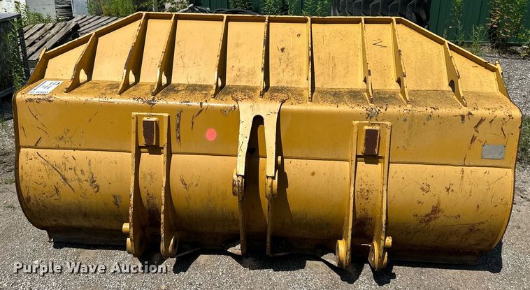 image for item DO5041 Caterpillar 953  loader bucket