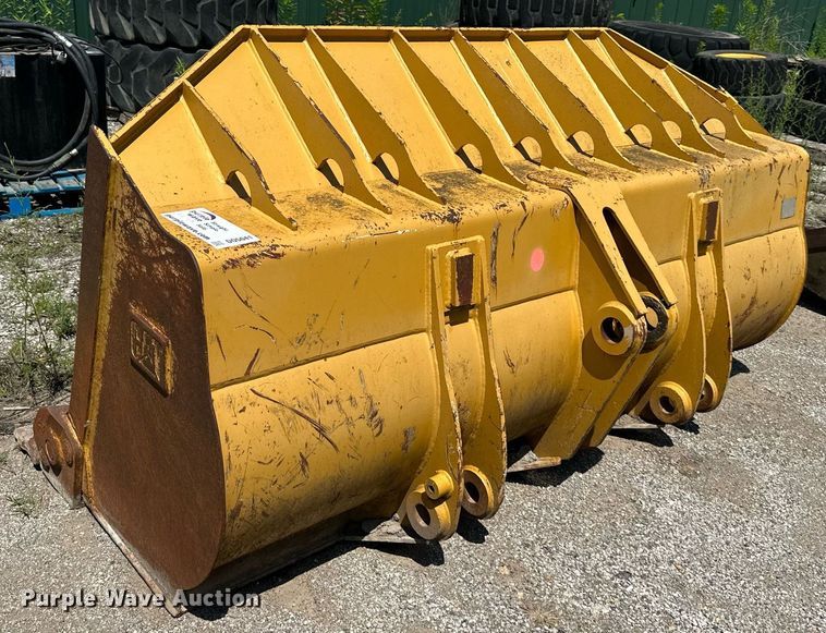 image for item DO5041 Caterpillar 953  loader bucket