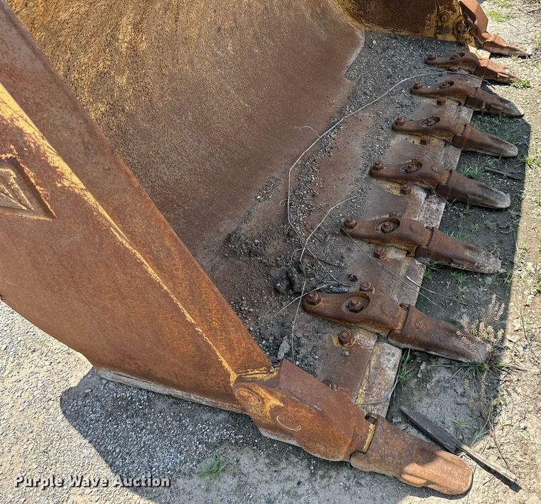 image for item DO5041 Caterpillar 953  loader bucket