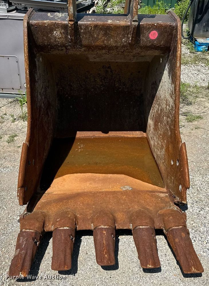 image for item DO5042 (2) Esco excavator buckets