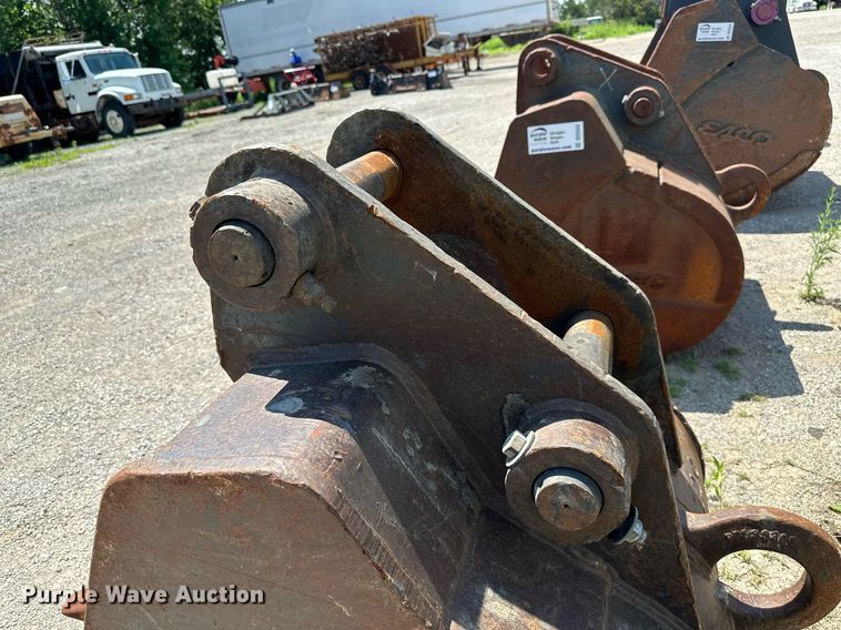 image for item DO5042 (2) Esco excavator buckets