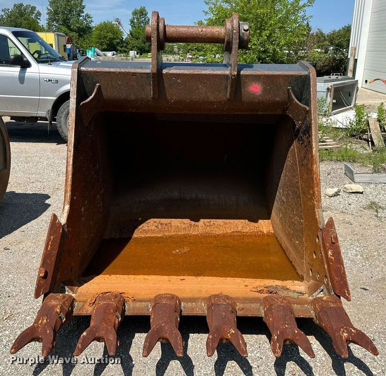 image for item DO5043 Esco  excavator bucket