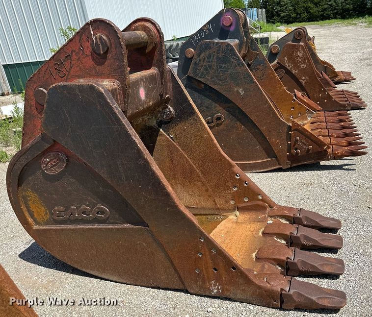 image for item DO5044 Esco XDP  36"W excavator bucket