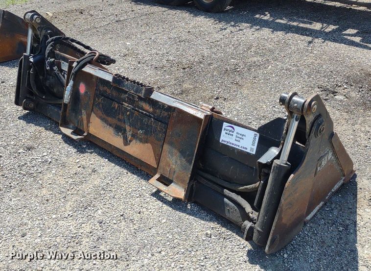 Caterpillar 4in1 skid steer bucket in Lawrence, KS Item DO5048 sold
