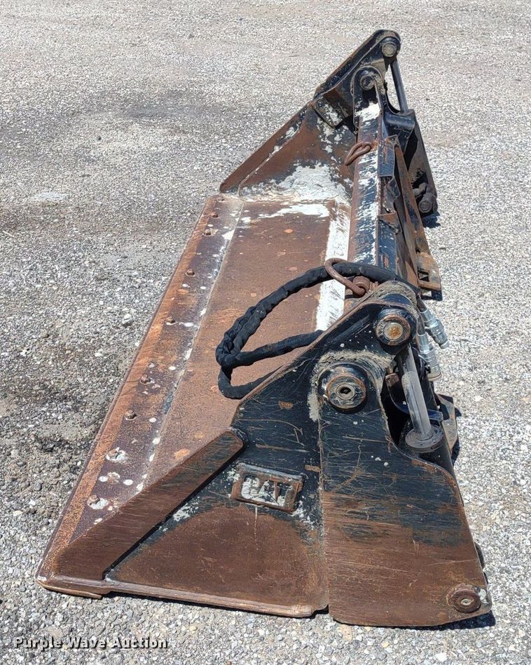 Caterpillar 4in1 skid steer bucket in Lawrence, KS Item DO5048 sold