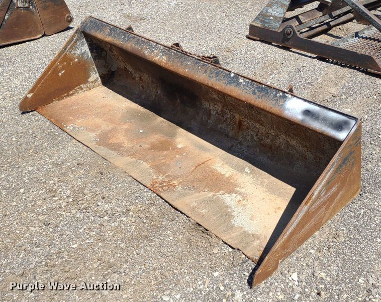 image for item DO5049 Caterpillar  72" W skid steer bucket