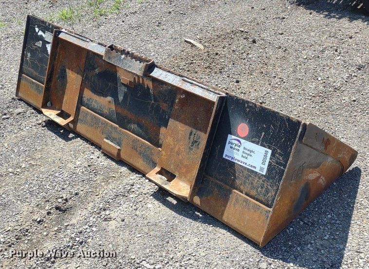 image for item DO5049 Caterpillar  72" W skid steer bucket
