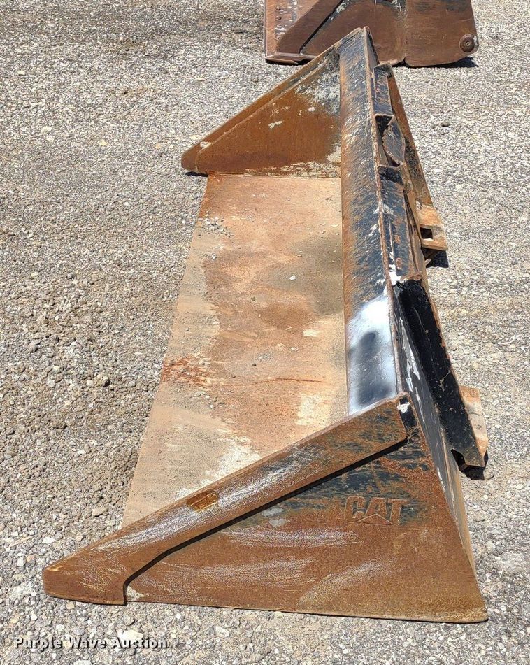 image for item DO5049 Caterpillar  72" W skid steer bucket