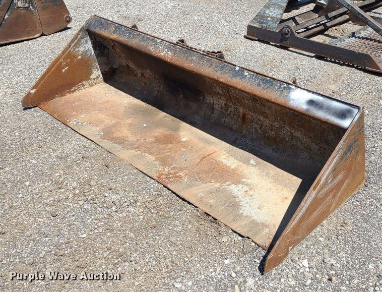 image for item DO5049 Caterpillar  72" W skid steer bucket