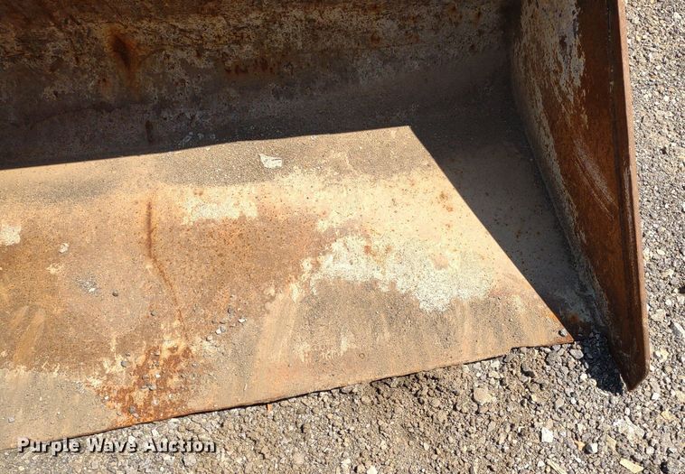 image for item DO5049 Caterpillar  72" W skid steer bucket