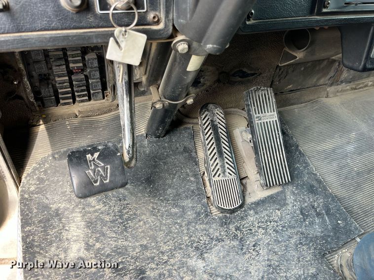 image for item DP0501 1996 Kenworth T800B  dump truck