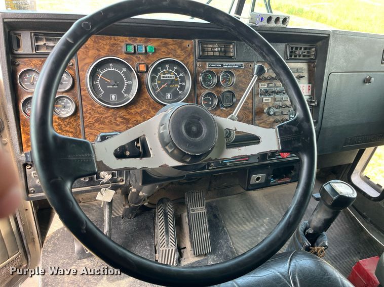 image for item DP0501 1996 Kenworth T800B  dump truck