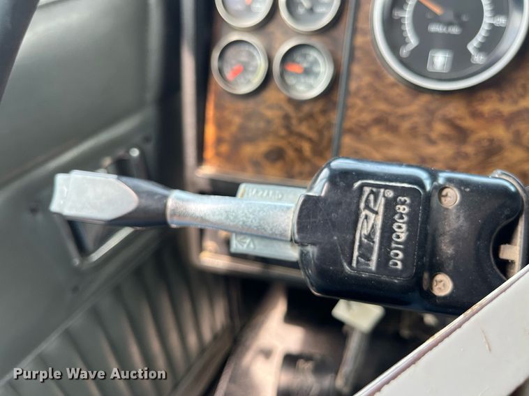 image for item DP0501 1996 Kenworth T800B  dump truck