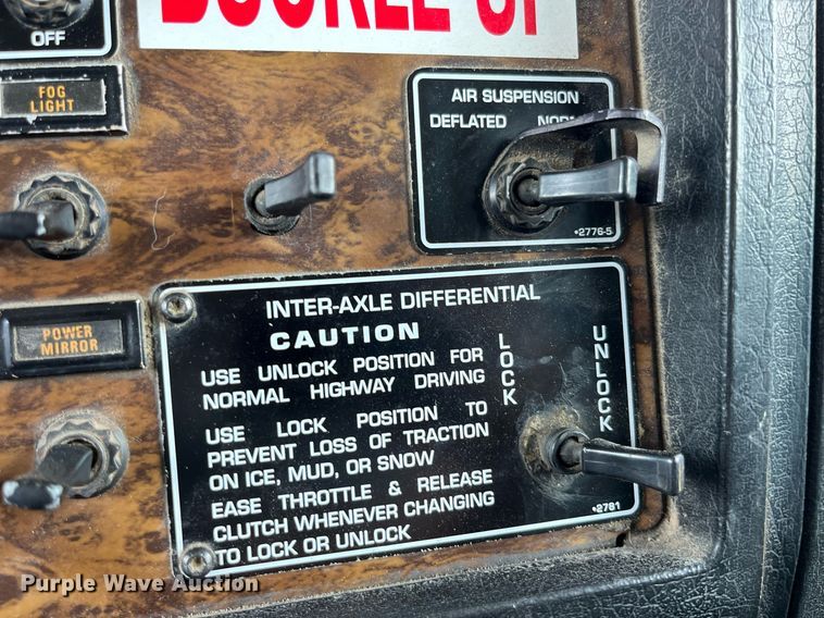 image for item DP0501 1996 Kenworth T800B  dump truck