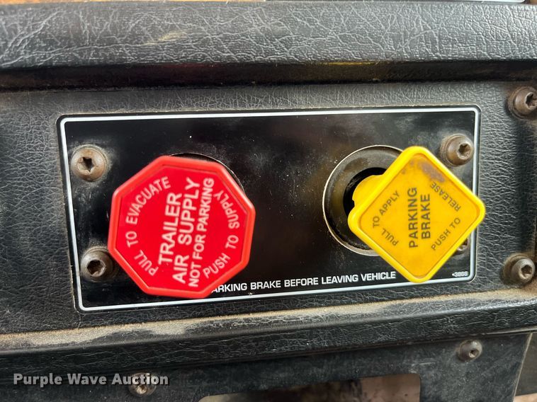 image for item DP0501 1996 Kenworth T800B  dump truck