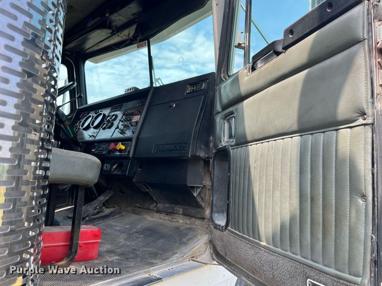 image for item DP0501 1996 Kenworth T800B  dump truck