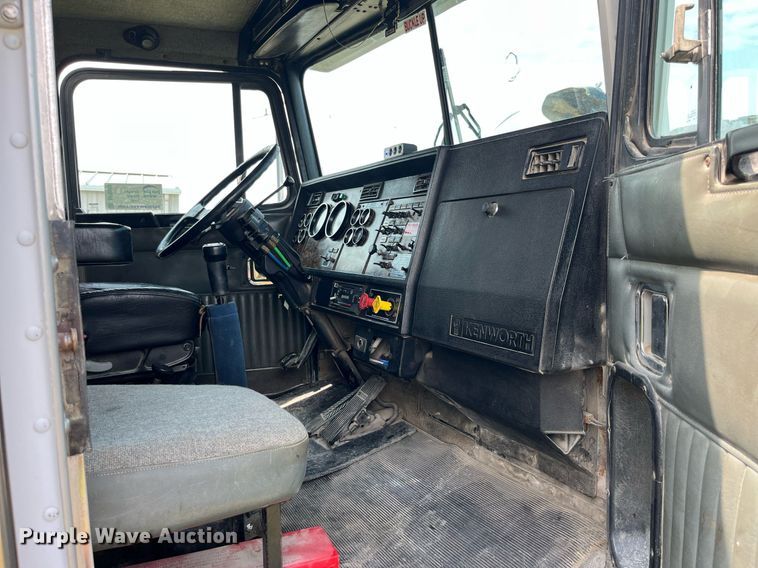 image for item DP0501 1996 Kenworth T800B  dump truck