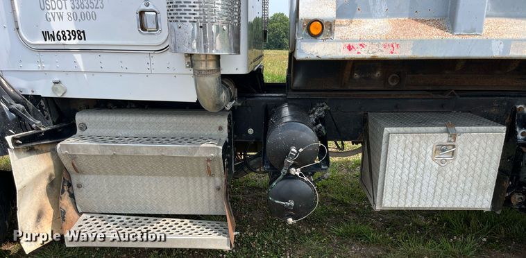 image for item DP0501 1996 Kenworth T800B  dump truck