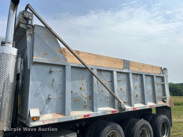 image for item DP0501 1996 Kenworth T800B  dump truck