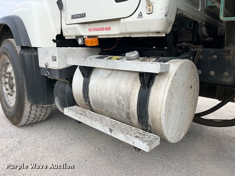 image for item DP0508 2005 Mack CV713  dump truck