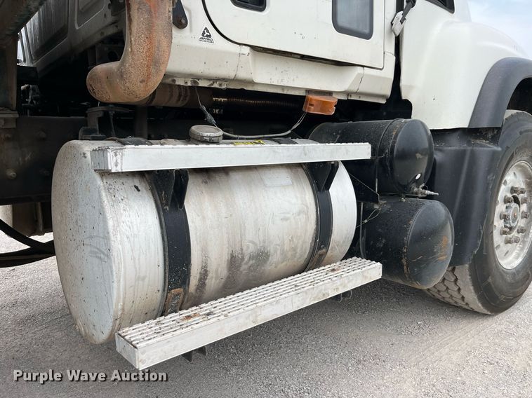 image for item DP0508 2005 Mack CV713  dump truck