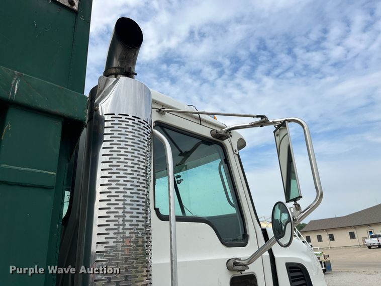 image for item DP0508 2005 Mack CV713  dump truck